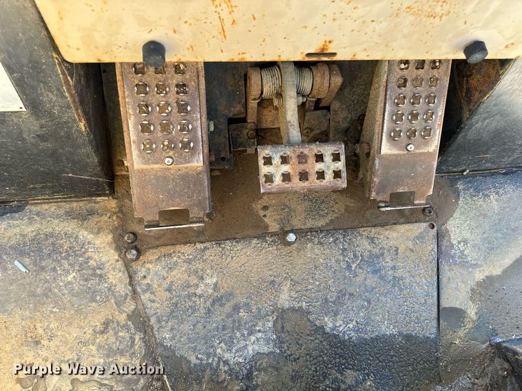 image for item DL4364 1997 Caterpillar 953C loader