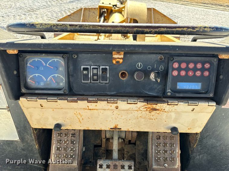 image for item DL4364 1997 Caterpillar 953C loader