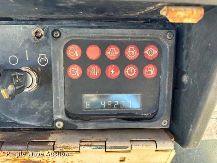 image for item DL4364 1997 Caterpillar 953C loader