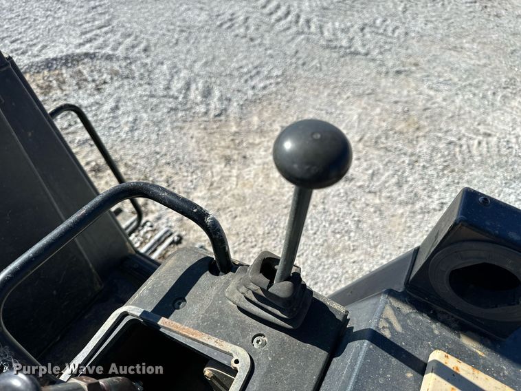 image for item DL4364 1997 Caterpillar 953C loader