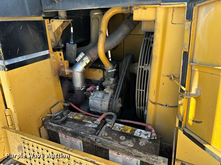 image for item DL4364 1997 Caterpillar 953C loader