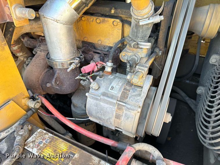 image for item DL4364 1997 Caterpillar 953C loader