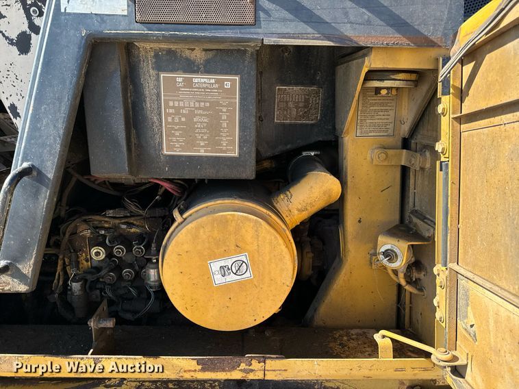 image for item DL4364 1997 Caterpillar 953C loader