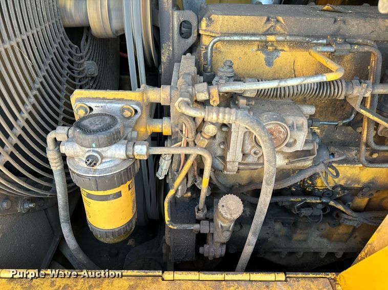 image for item DL4364 1997 Caterpillar 953C loader