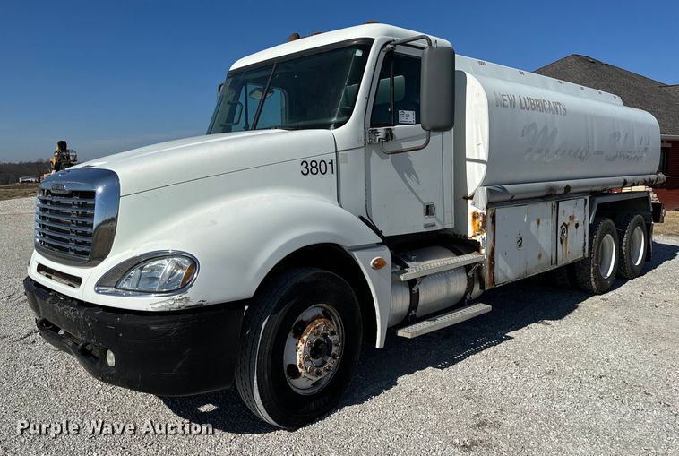 image for item DL4365 2007 Freightliner  Columbia fuel / lube truck