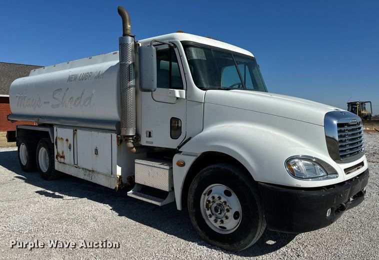 image for item DL4365 2007 Freightliner  Columbia fuel / lube truck