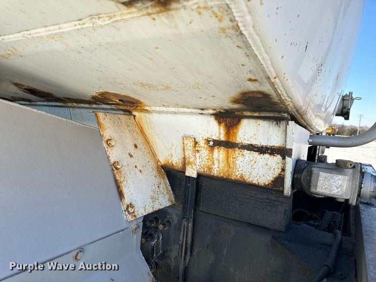 image for item DL4365 2007 Freightliner  Columbia fuel / lube truck