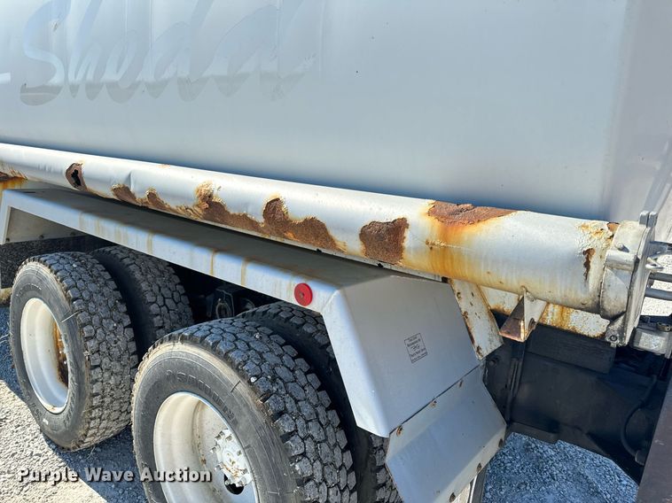 image for item DL4365 2007 Freightliner  Columbia fuel / lube truck