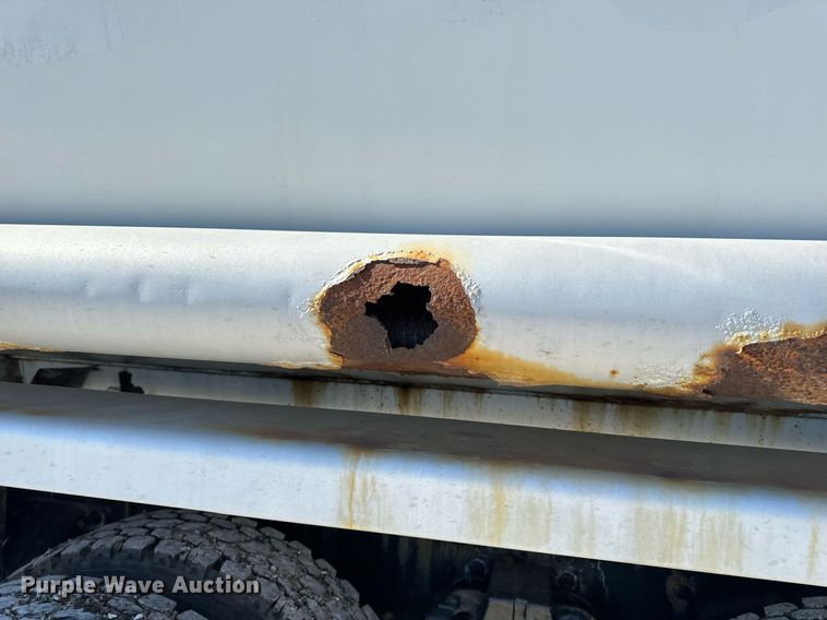 image for item DL4365 2007 Freightliner  Columbia fuel / lube truck