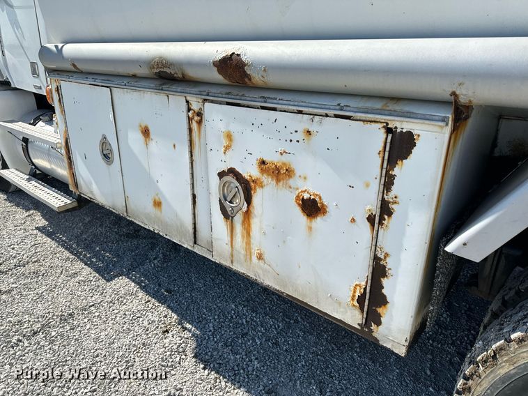 image for item DL4365 2007 Freightliner  Columbia fuel / lube truck