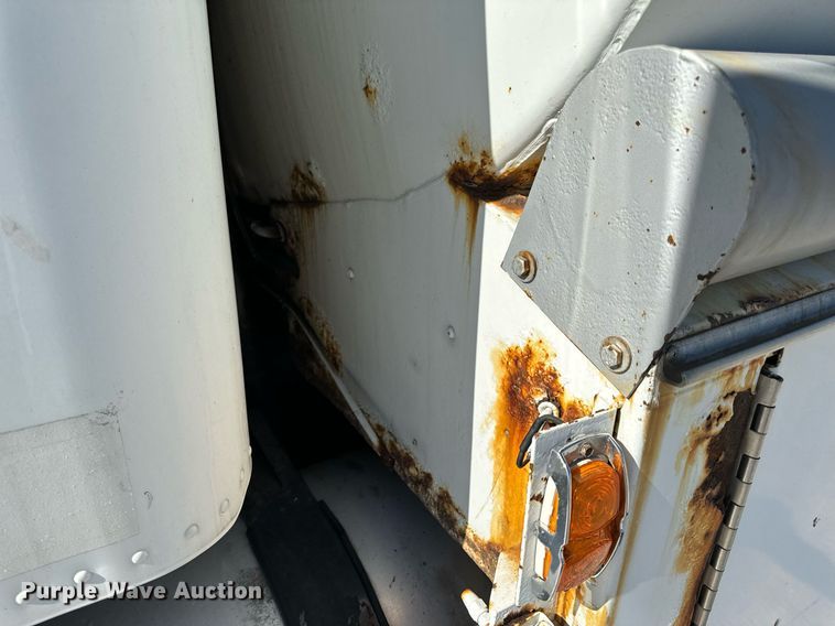 image for item DL4365 2007 Freightliner  Columbia fuel / lube truck