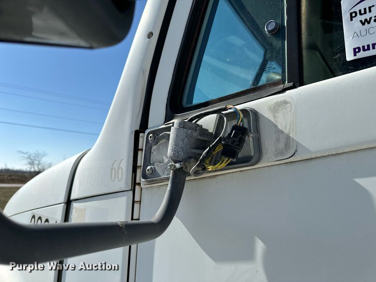image for item DL4365 2007 Freightliner  Columbia fuel / lube truck
