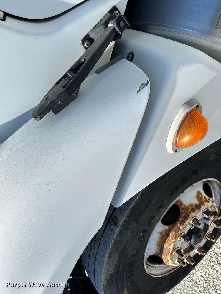 image for item DL4365 2007 Freightliner  Columbia fuel / lube truck