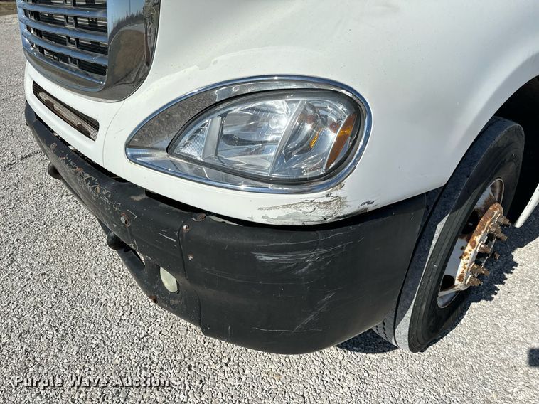 image for item DL4365 2007 Freightliner  Columbia fuel / lube truck