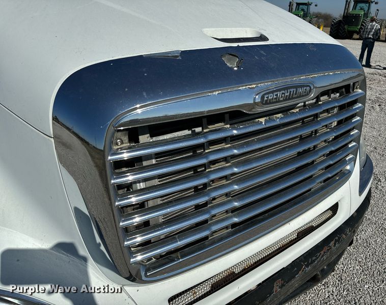 image for item DL4365 2007 Freightliner  Columbia fuel / lube truck