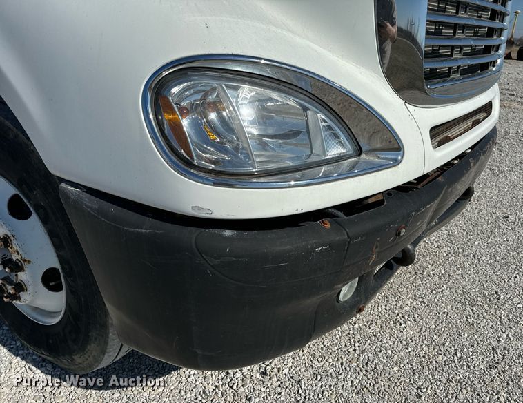 image for item DL4365 2007 Freightliner  Columbia fuel / lube truck