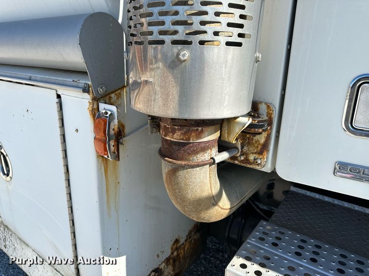 image for item DL4365 2007 Freightliner  Columbia fuel / lube truck