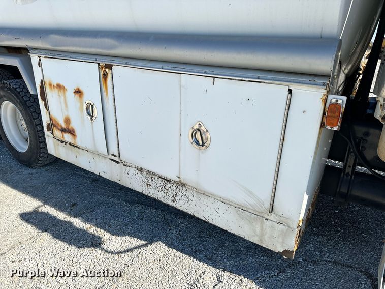 image for item DL4365 2007 Freightliner  Columbia fuel / lube truck