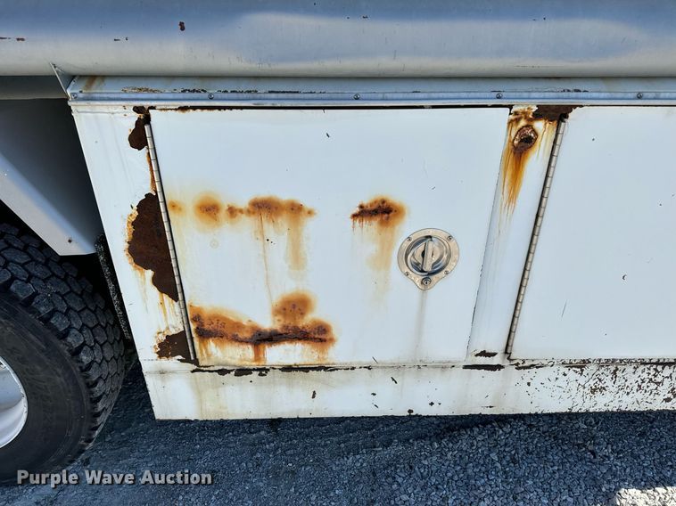 image for item DL4365 2007 Freightliner  Columbia fuel / lube truck