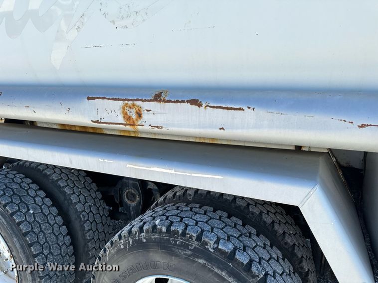 image for item DL4365 2007 Freightliner  Columbia fuel / lube truck