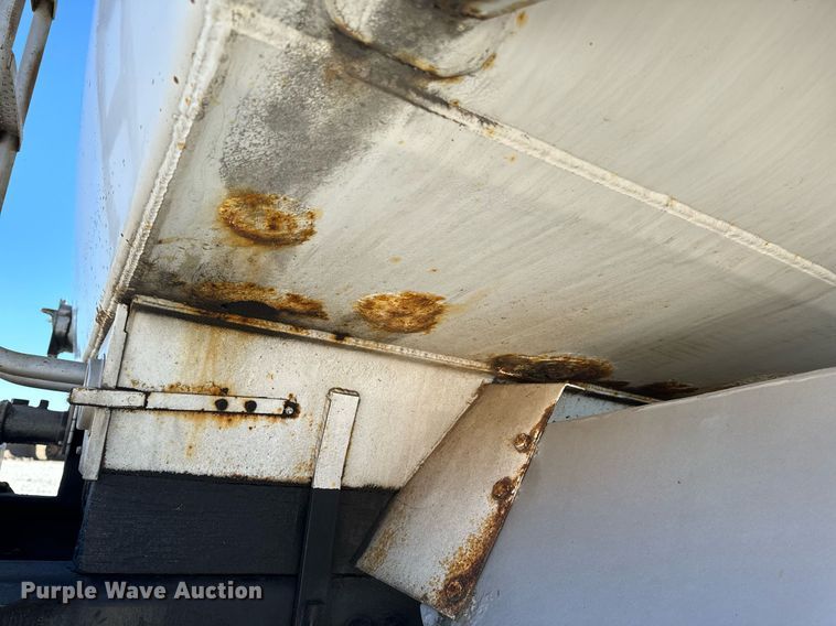 image for item DL4365 2007 Freightliner  Columbia fuel / lube truck