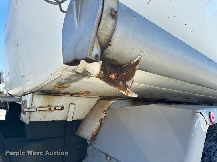 image for item DL4365 2007 Freightliner  Columbia fuel / lube truck