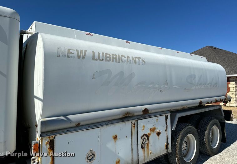 image for item DL4365 2007 Freightliner  Columbia fuel / lube truck
