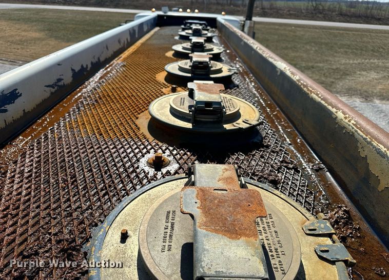 image for item DL4365 2007 Freightliner  Columbia fuel / lube truck