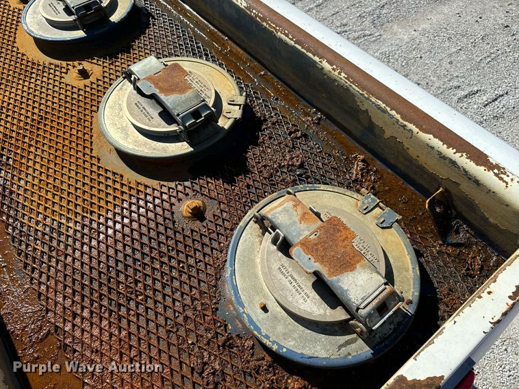 image for item DL4365 2007 Freightliner  Columbia fuel / lube truck