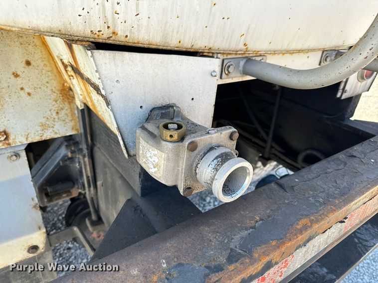 image for item DL4365 2007 Freightliner  Columbia fuel / lube truck