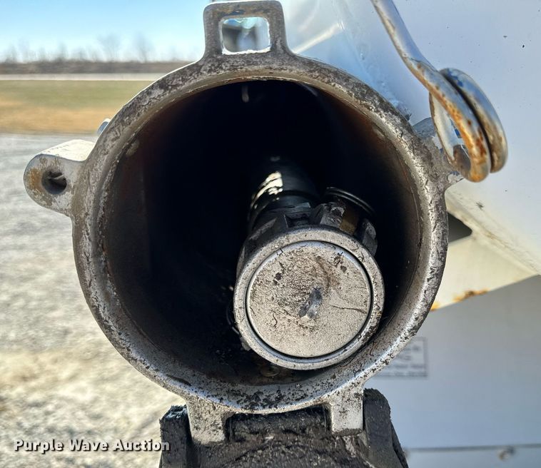 image for item DL4365 2007 Freightliner  Columbia fuel / lube truck