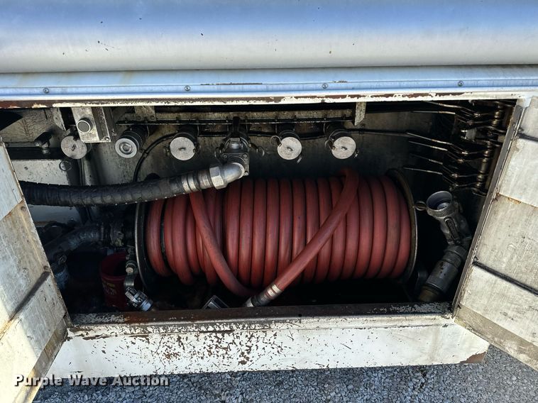 image for item DL4365 2007 Freightliner  Columbia fuel / lube truck