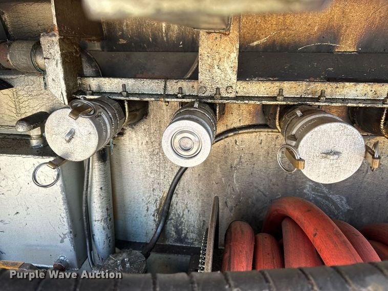 image for item DL4365 2007 Freightliner  Columbia fuel / lube truck