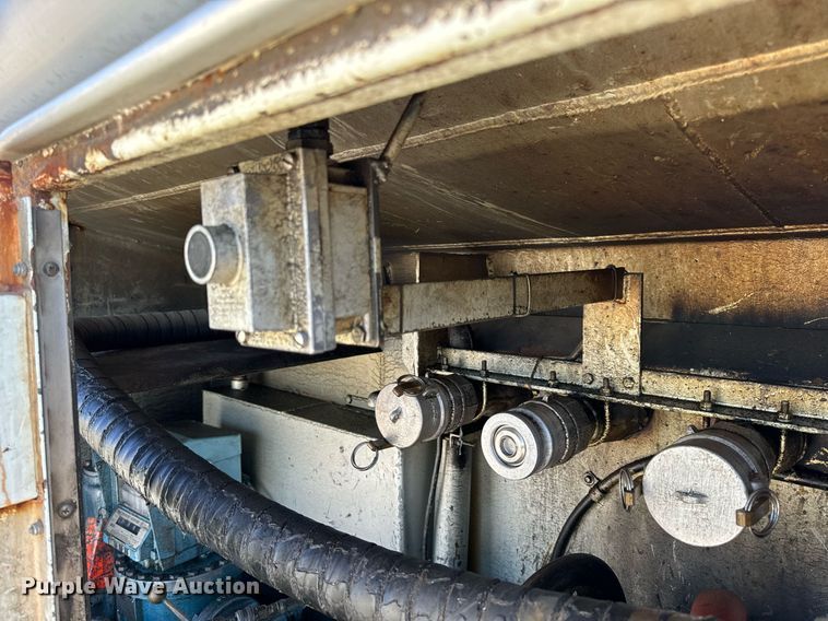 image for item DL4365 2007 Freightliner  Columbia fuel / lube truck