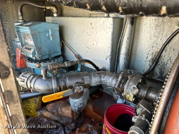 image for item DL4365 2007 Freightliner  Columbia fuel / lube truck