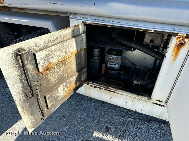 image for item DL4365 2007 Freightliner  Columbia fuel / lube truck