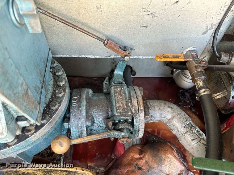 image for item DL4365 2007 Freightliner  Columbia fuel / lube truck