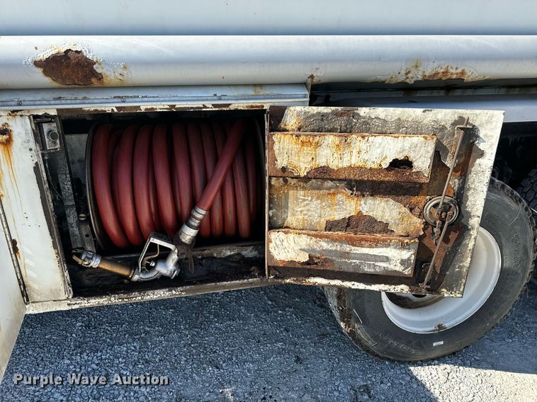 image for item DL4365 2007 Freightliner  Columbia fuel / lube truck