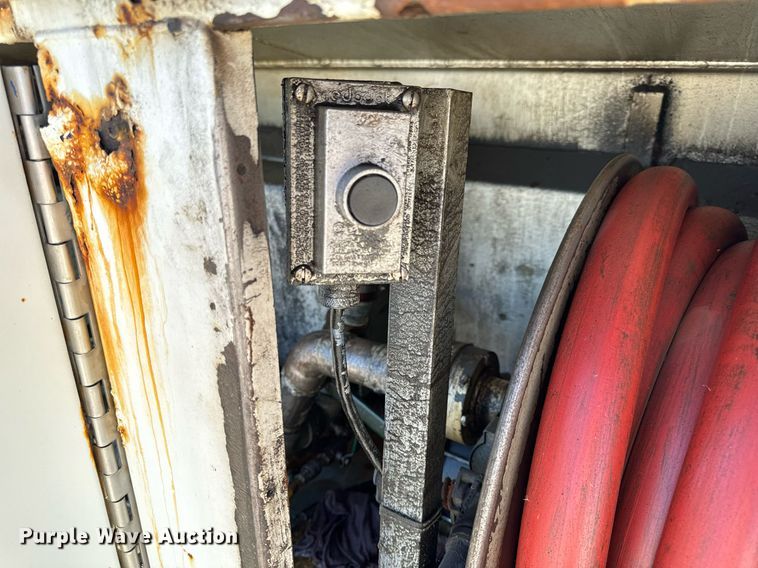 image for item DL4365 2007 Freightliner  Columbia fuel / lube truck