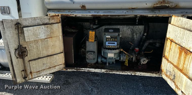 image for item DL4365 2007 Freightliner  Columbia fuel / lube truck