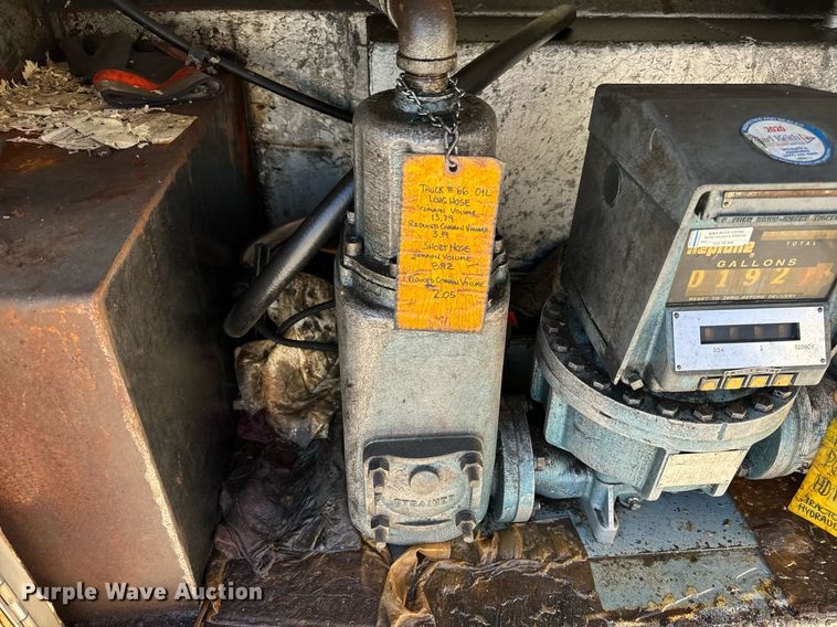 image for item DL4365 2007 Freightliner  Columbia fuel / lube truck