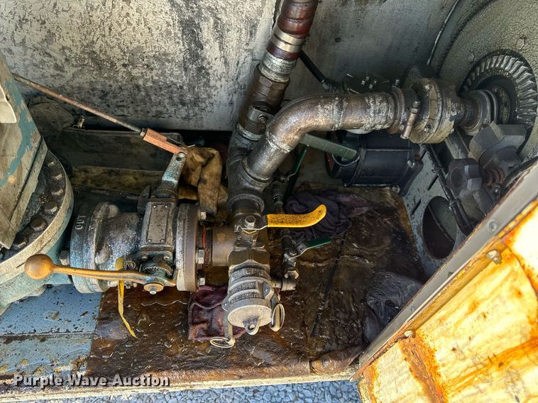 image for item DL4365 2007 Freightliner  Columbia fuel / lube truck