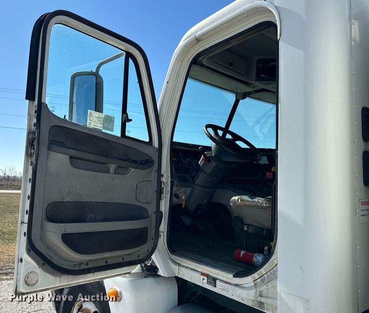 image for item DL4365 2007 Freightliner  Columbia fuel / lube truck