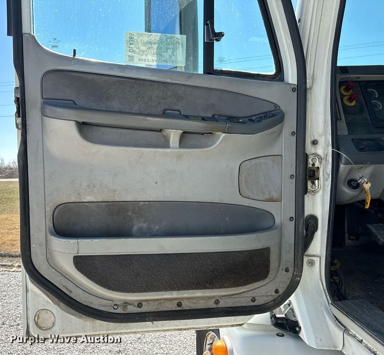 image for item DL4365 2007 Freightliner  Columbia fuel / lube truck