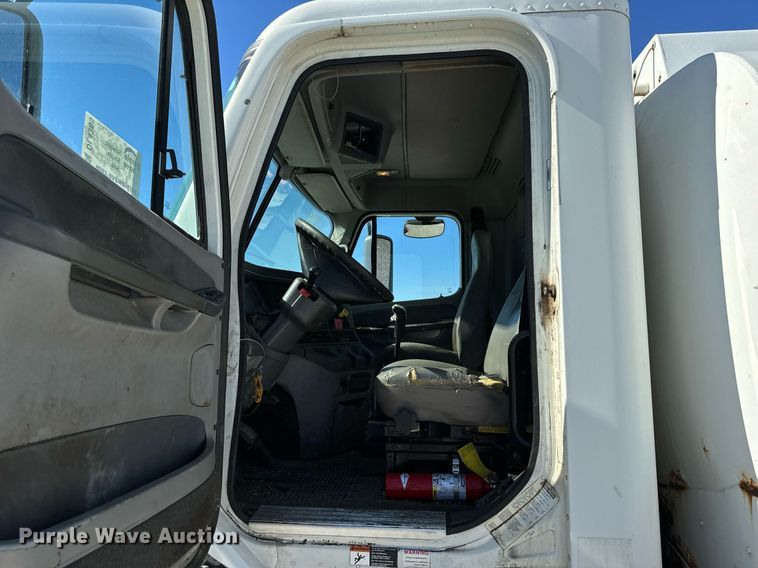 image for item DL4365 2007 Freightliner  Columbia fuel / lube truck