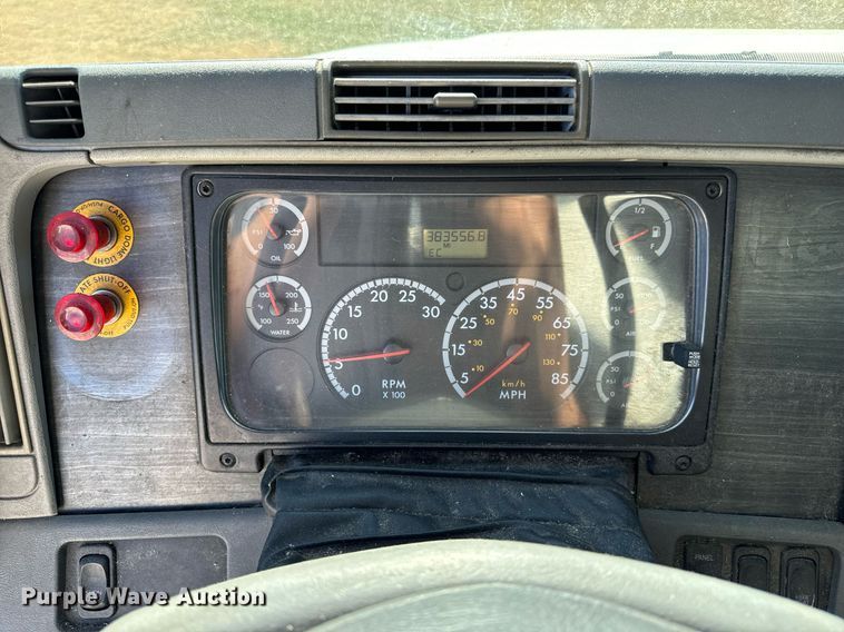 image for item DL4365 2007 Freightliner  Columbia fuel / lube truck