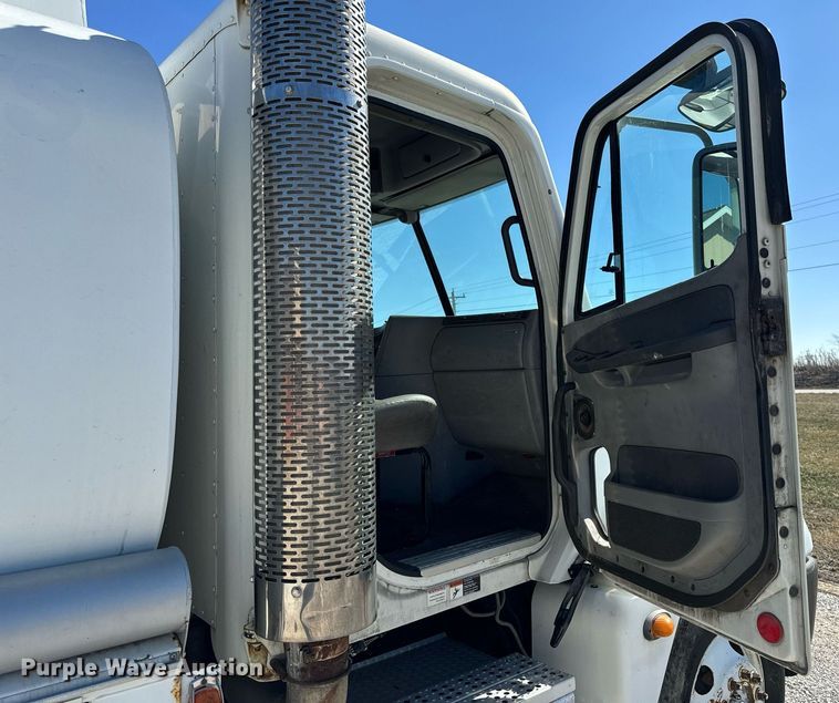 image for item DL4365 2007 Freightliner  Columbia fuel / lube truck