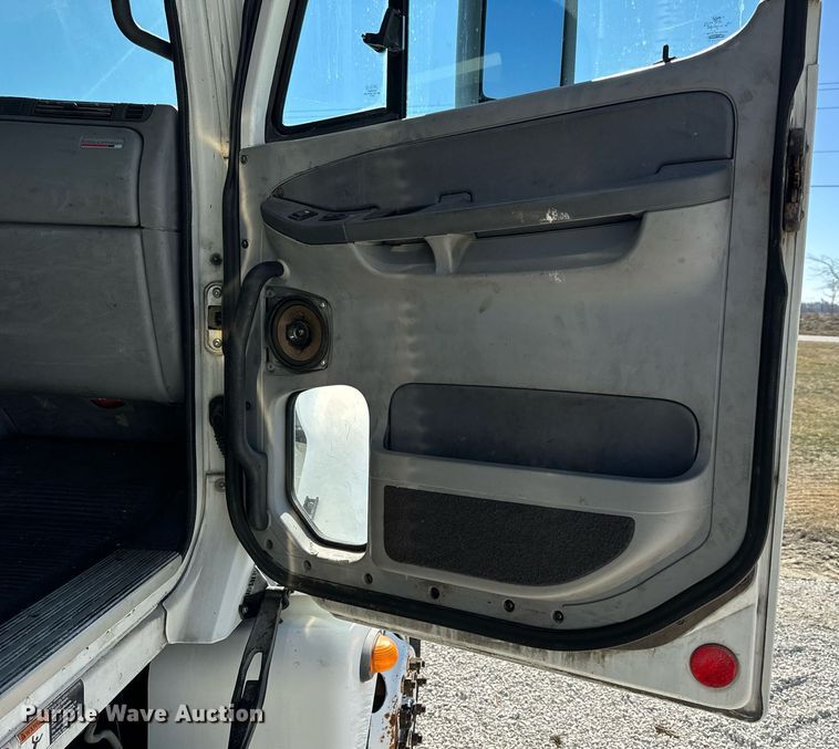 image for item DL4365 2007 Freightliner  Columbia fuel / lube truck