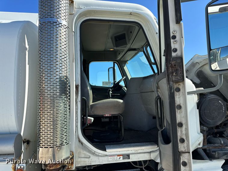 image for item DL4365 2007 Freightliner  Columbia fuel / lube truck