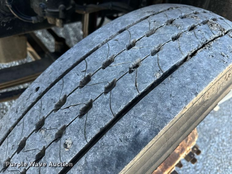 image for item DL4365 2007 Freightliner  Columbia fuel / lube truck